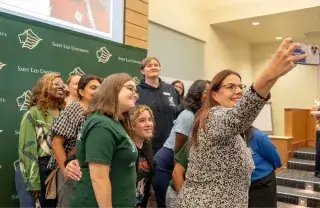 web-featured-state-rep-valdes-selfie-with-students
